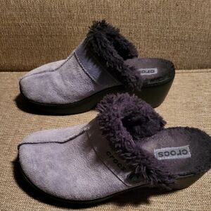 CROCS ladies shoes with faux fur lining size 7